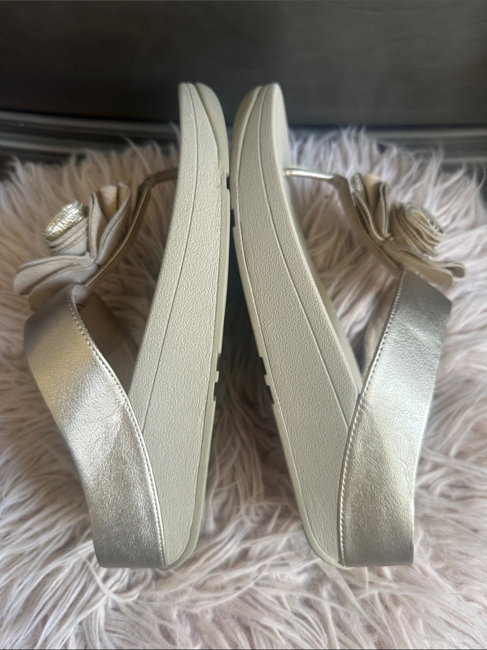 Fitflop Metallic Gold Floral Toe-Post Sandals - Picture 3 of 4
